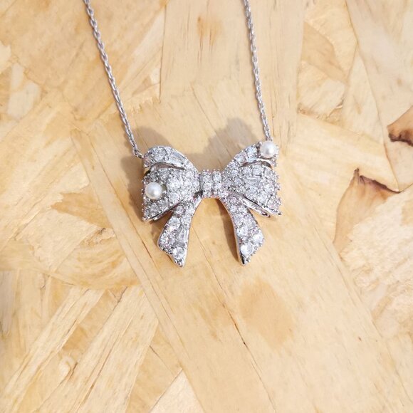 NEW Kendra Scott Krista White Mix Bow Necklace Silver - Picture 3 of 4